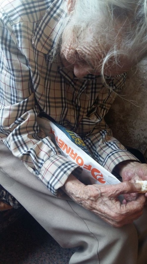 A Blaha Lujza téren találkoztam Kati nénivel, 84 éves nincs senkije és nagyon beteg